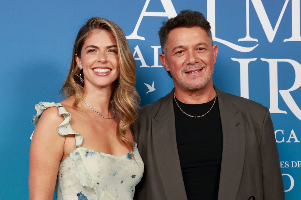 Alejandro Sanz, acompañado por Stephanie Cayo en su gran noche