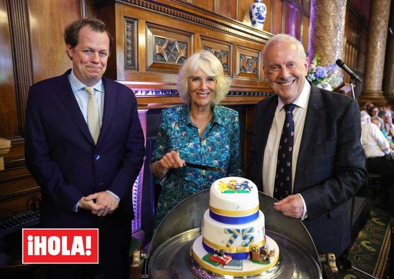 Camilla con su hijo, Tom Parker Bowles
