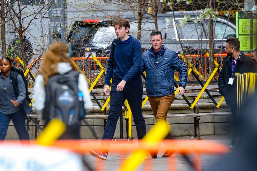Barron Trump fue captado junto a un agente del Servicio Secreto encargadod e su seguridad.