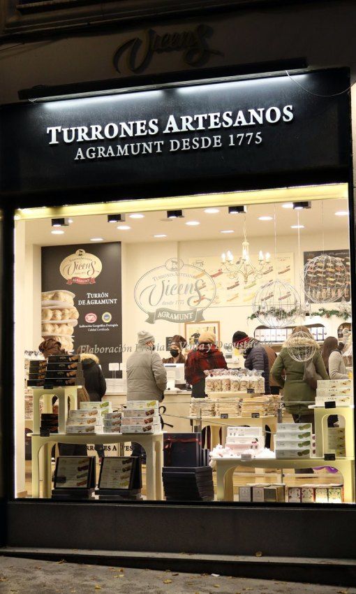 Fachada de Torrons Vicens en la calle Arenal, maestros artesanos donde comrpar esta Navidad.