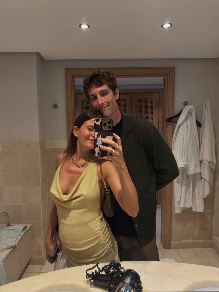 Bea luciendo embarazo