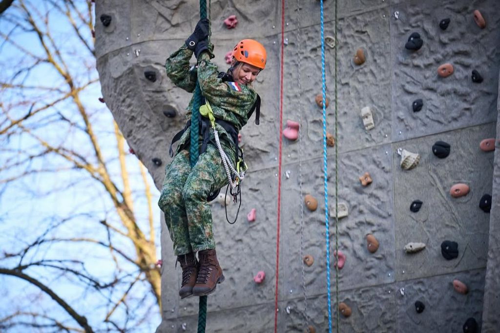 La reina Máxima comenzó hoy su entrenamiento como reservista del Ejército Real Neerlandés