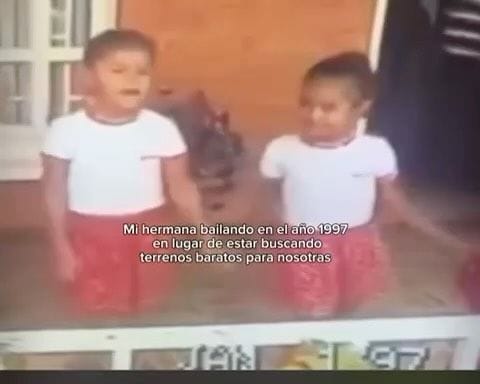 Karol G y su hermana demostraron sus pasos de baile sin imaginar que años más tarde se convertirían en meme