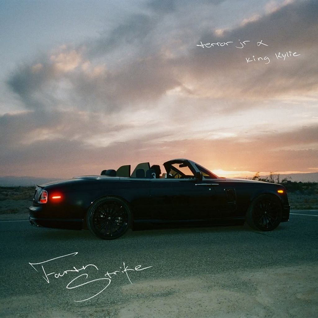 Kylie Jenner estrena 'Forth Strike' junto a Terror Jr. 