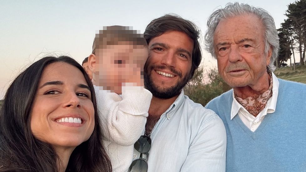 Laura Corsini junto a su marido, su hijo mayor y su padre, Jacobo