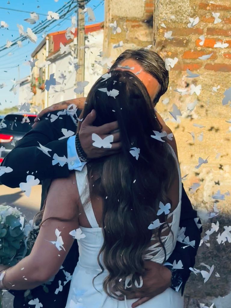 Una preciosa imagen de los recien casados