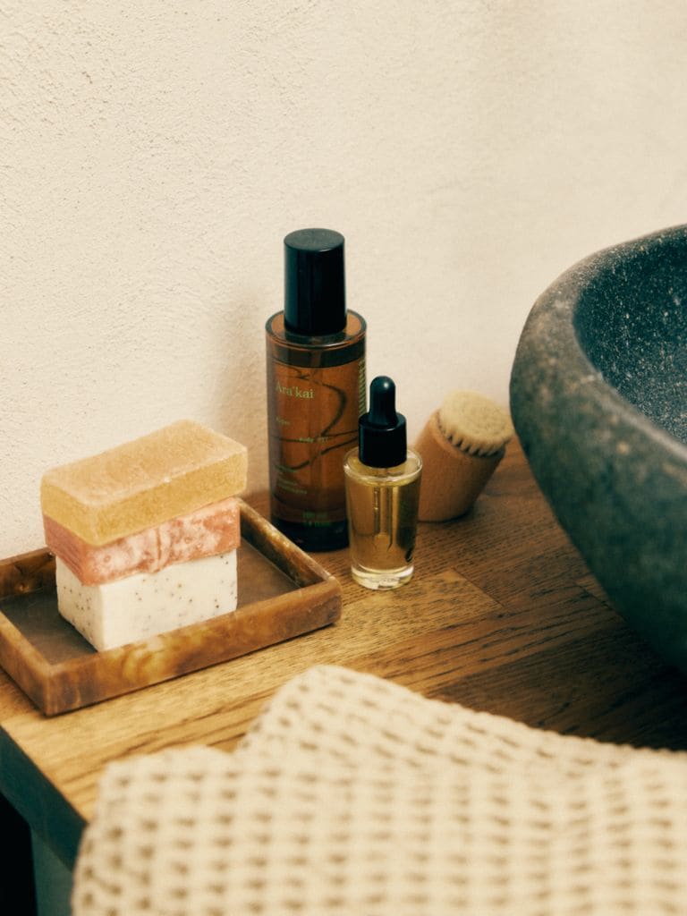 Jabones artesanales en bandeja de mármol