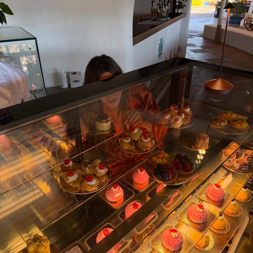 La actriz no se resistió a los postres en Italia