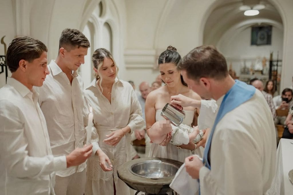 El bautizo de Faustino, el hijo de Gianluca Simeone y Eva Bargiela