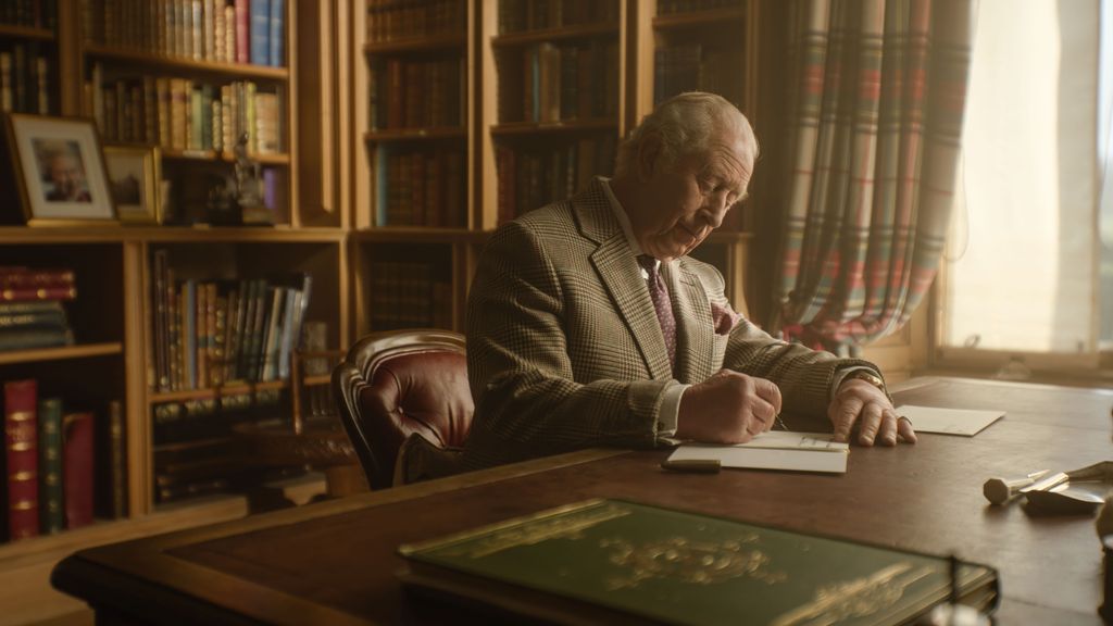 Carlos III felicita a David Attenborough por su 100 cumpleaños con una espectacular producción