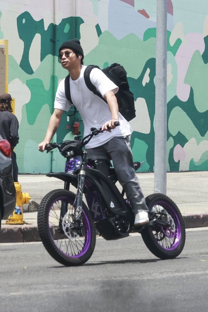 En días anteriores, Pax había sido captado en su bicicleta eléctrica sin casco.