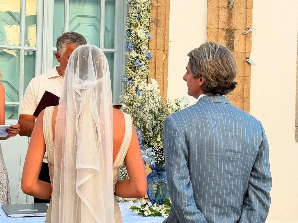 Detalle del velo de la novia durante la romántica ceremonia