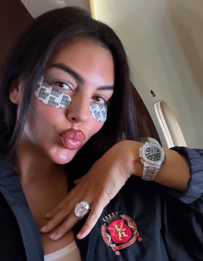 La última foto de Georgina con su enorme joya