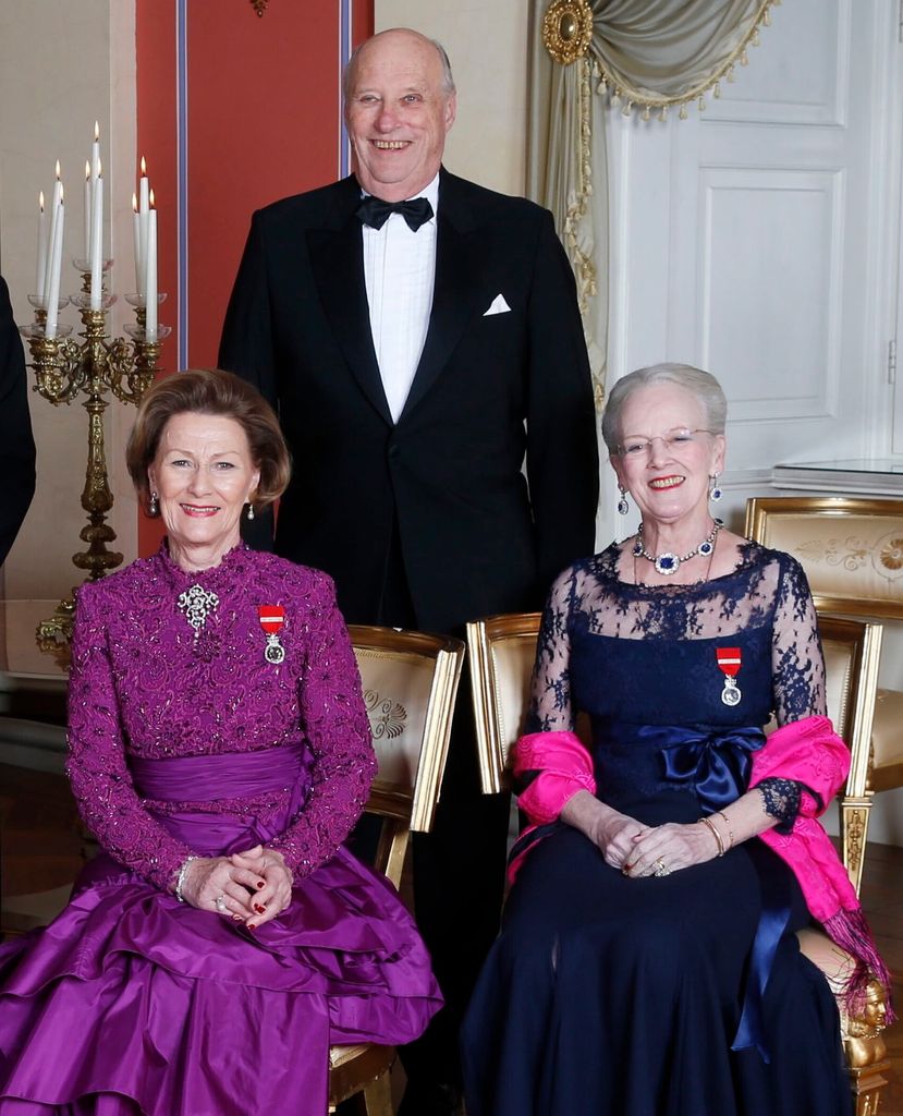 La reina Margarita de Dinamarca, junto al rey Harald y la reina Sonia, el 17 de enero de 2016 en el Palacio Real de Oslo, con motivo del 25.º aniversario del reinado del rey Harald