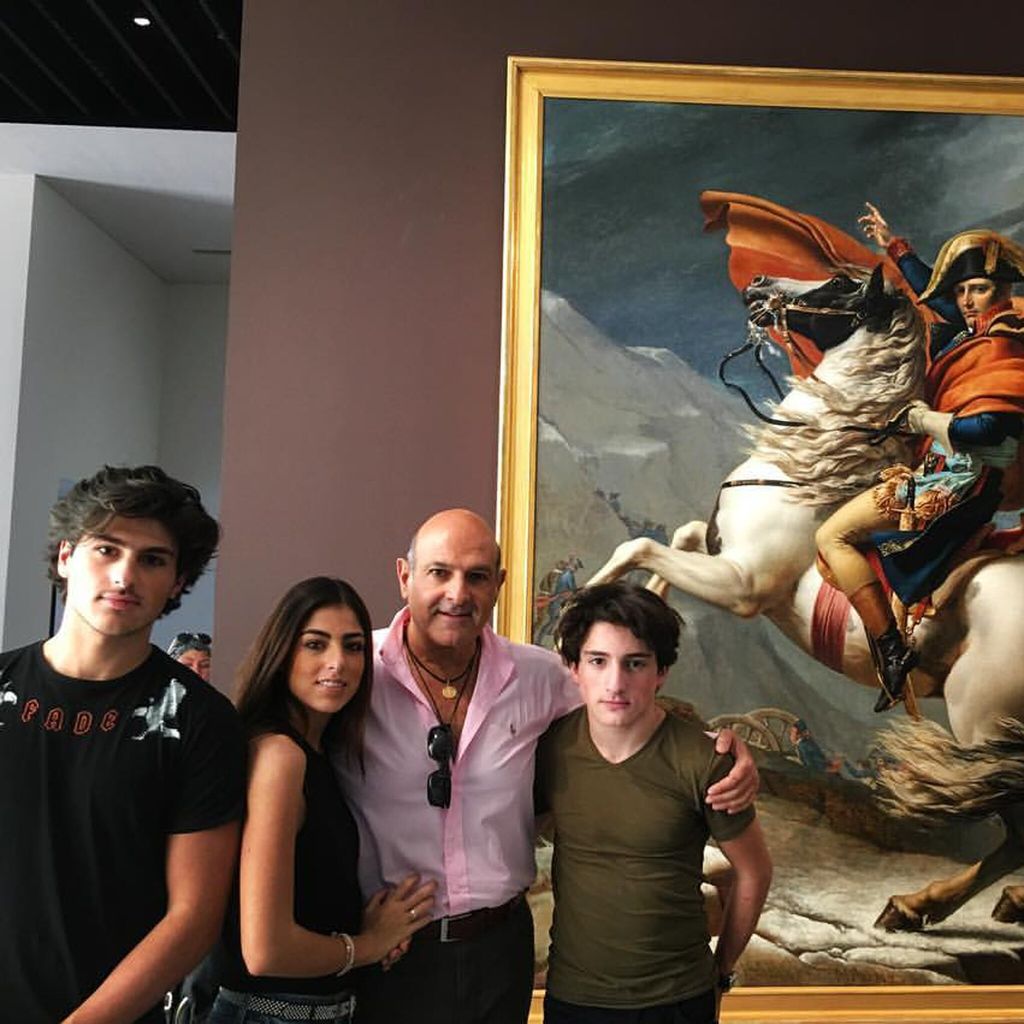 novio de lucero con sus hijos