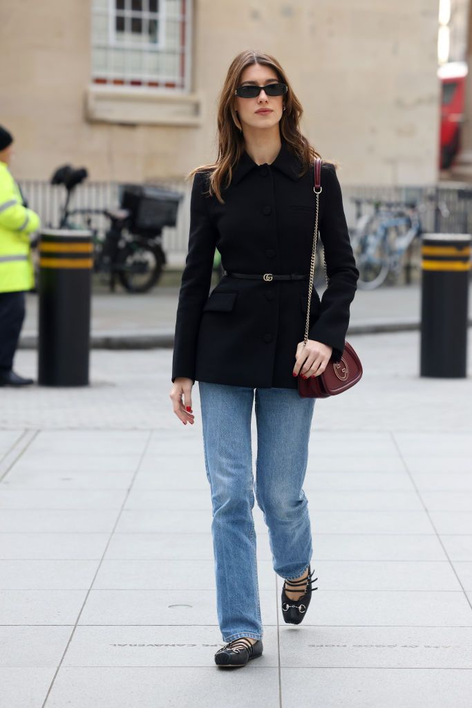 Daisy Edgar Jones en las calles de Londres