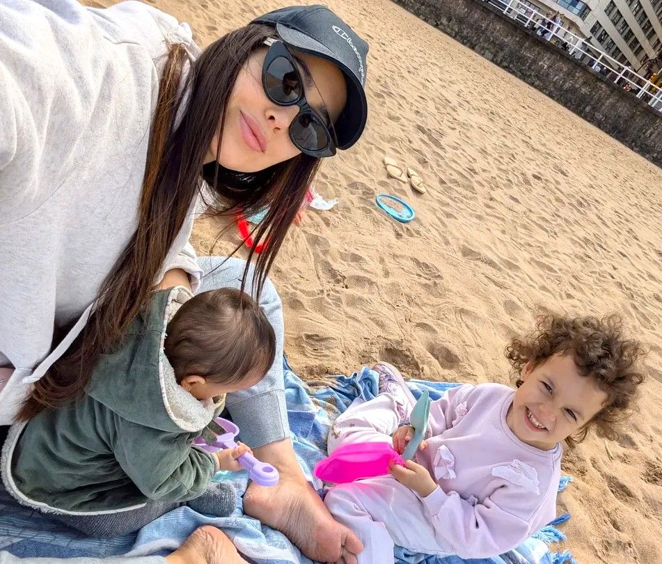 Ivana Rodríguez con sus hijas