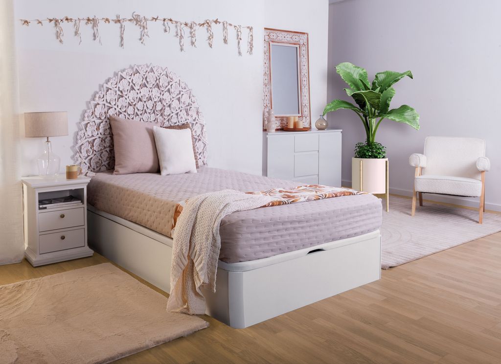 Cama con el canapé elevable frontalmente