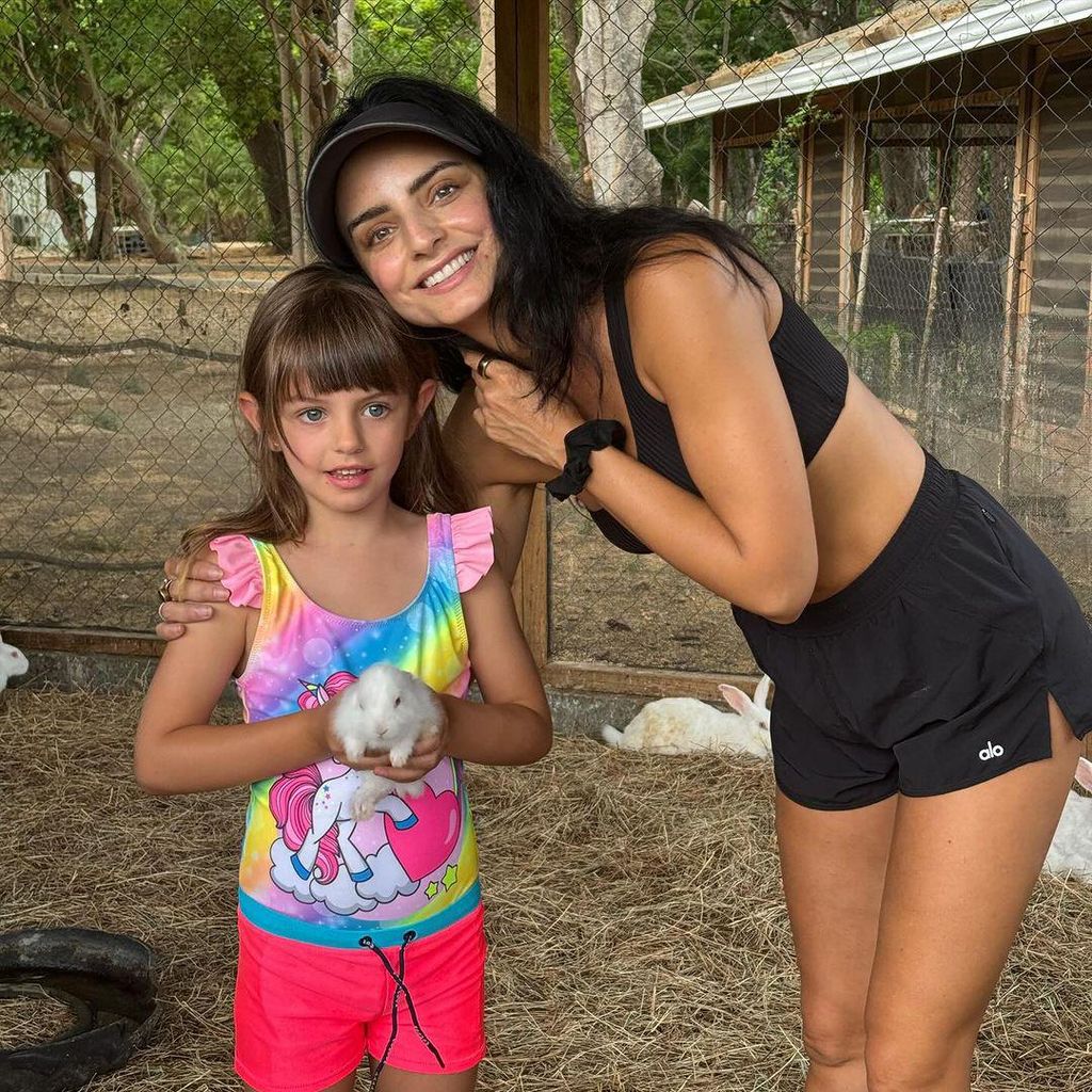 aislinn derbez y kailani