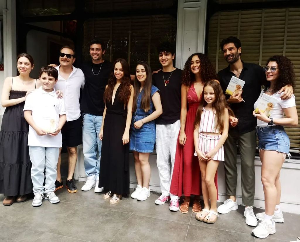 Foto de familia del elenco de 'El otoño de una vida'