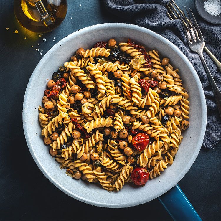 Pasta con garbanzos y vegetales