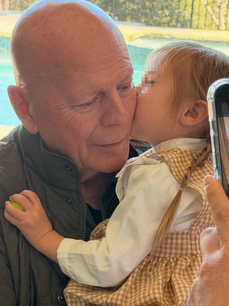 Bruce "está bien" y "está feliz"