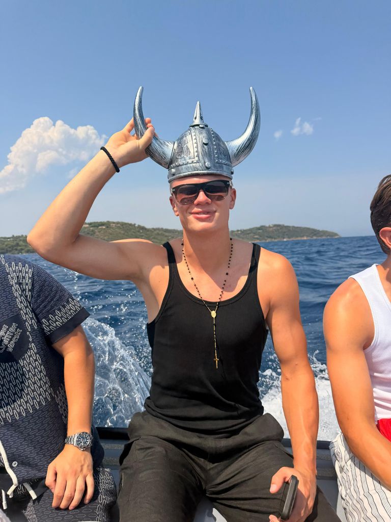 Con carne asada, al estilo vikingo y en un yate; Erling Haaland celebra su cumpleaños 26
