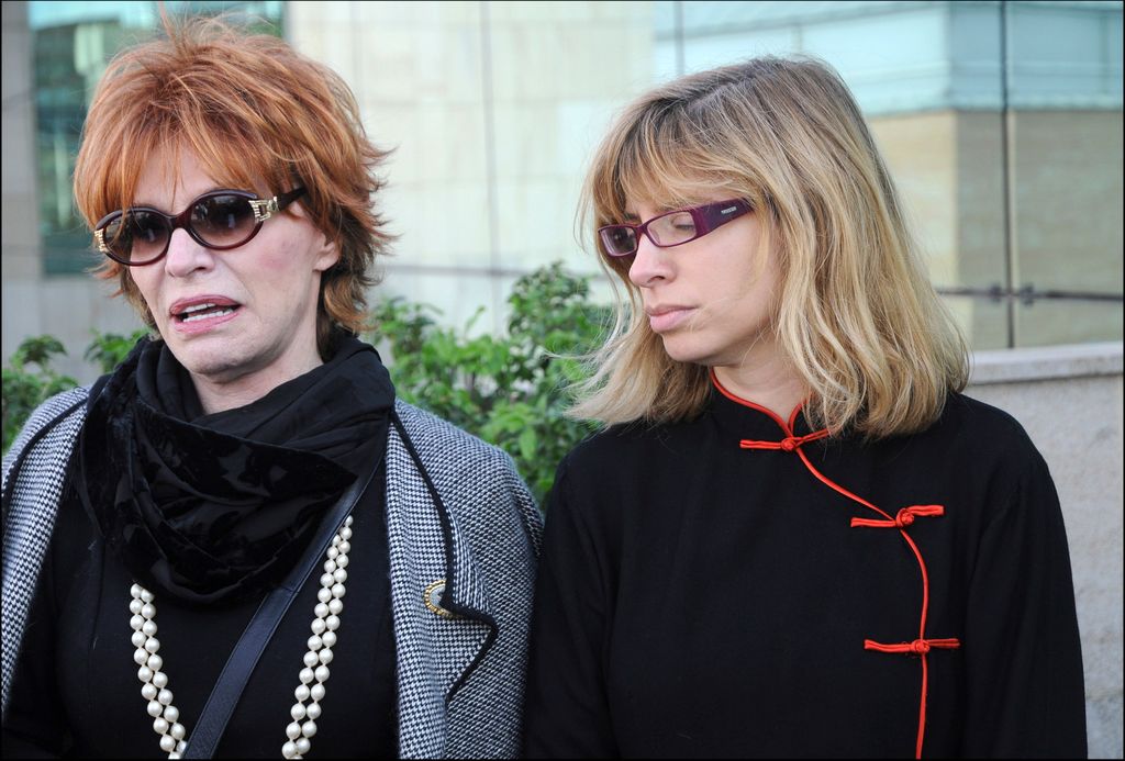 Encarnita Polo y su hija en el velatorio de Luis Aguilé en 2009
MADRID