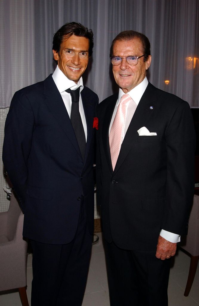 Roger Moore con su hijo Geoffrey
