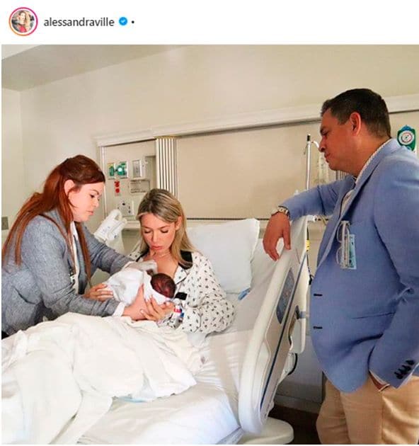 Daniel Sarcos y su bebé