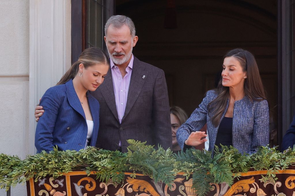 LOS REYES TERMINAN SU VISITA A NAVARRA EN EL AYUNTAMIENTO DE TUDELA