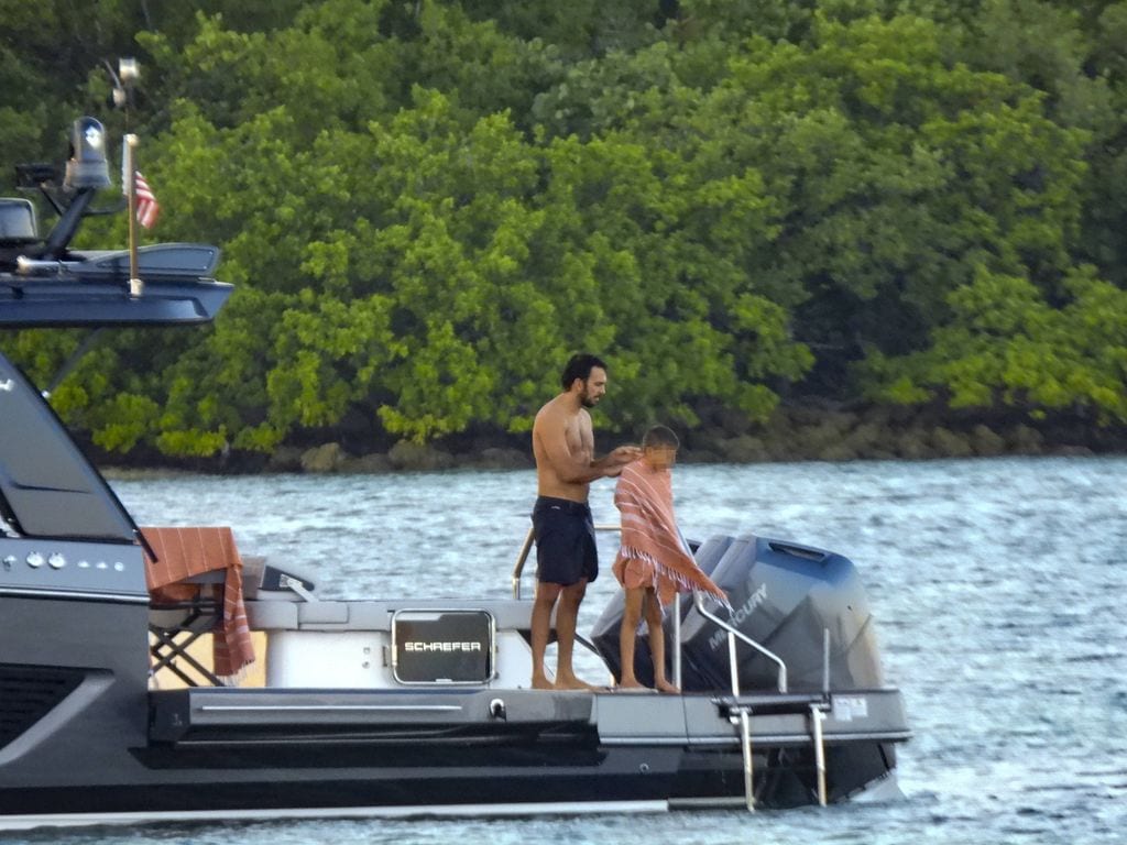 Joaquim Valente estuvo pendiente de otros niños en la embarcación.