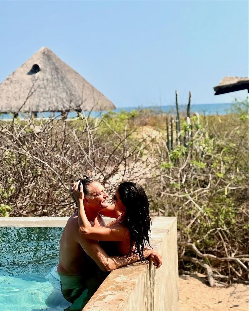 La pareja pasó el fin de semana en al playa.