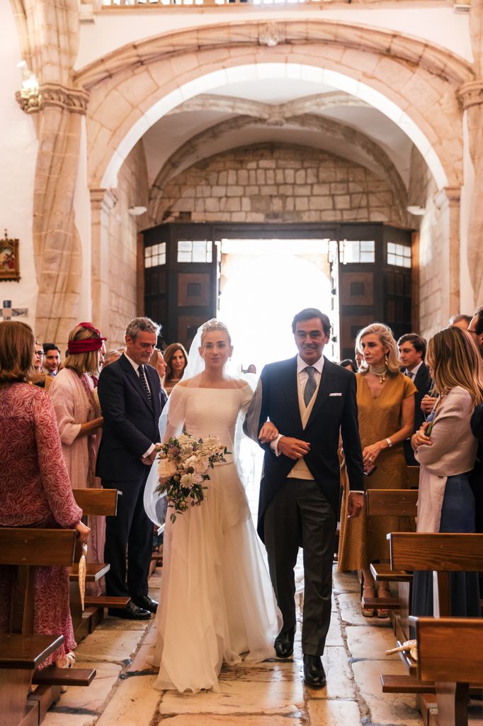 Novia con vestido de novia de Navascués