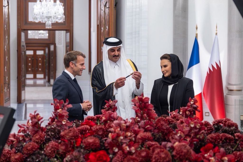 El emir de Catar y la jequesa con Emmanuel Macron en octubre de 2026
