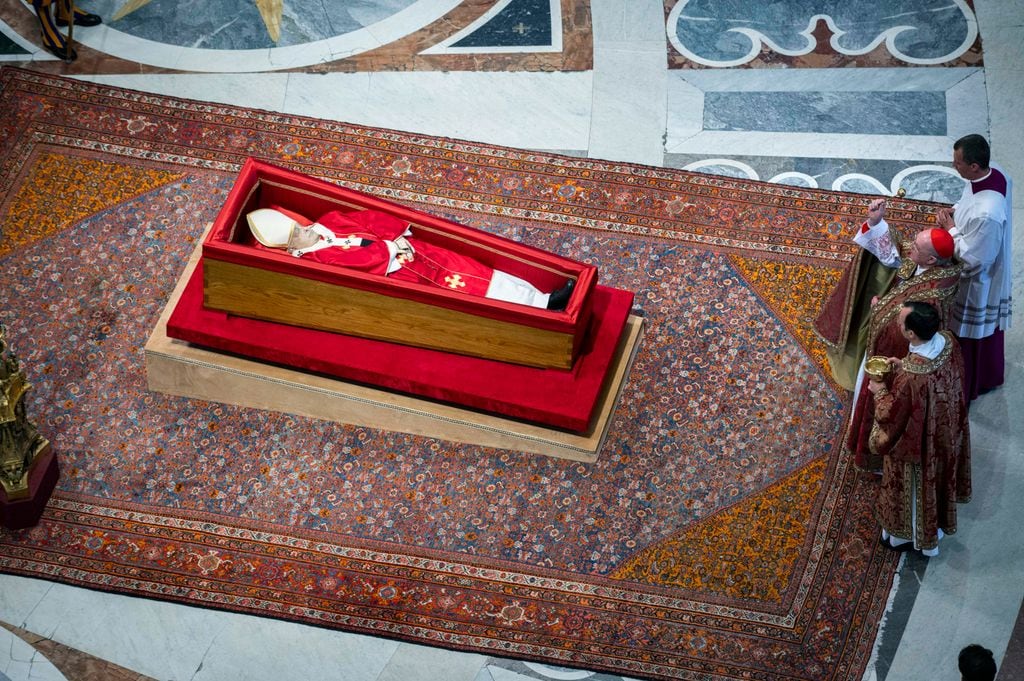 El cuerpo del Papa Francisco será exhibido por tres días en la Plaza de San Pedro para que los fieles se despidan de él, en la Basílica de San Pedro