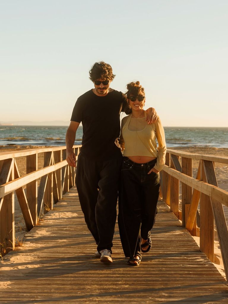 Andrés Velencoso, de vacaciones con su hermana Silvia