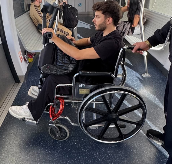 Blas Cantó en silla de ruedas