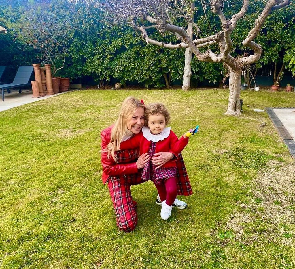 Ana Obregón, con Anita