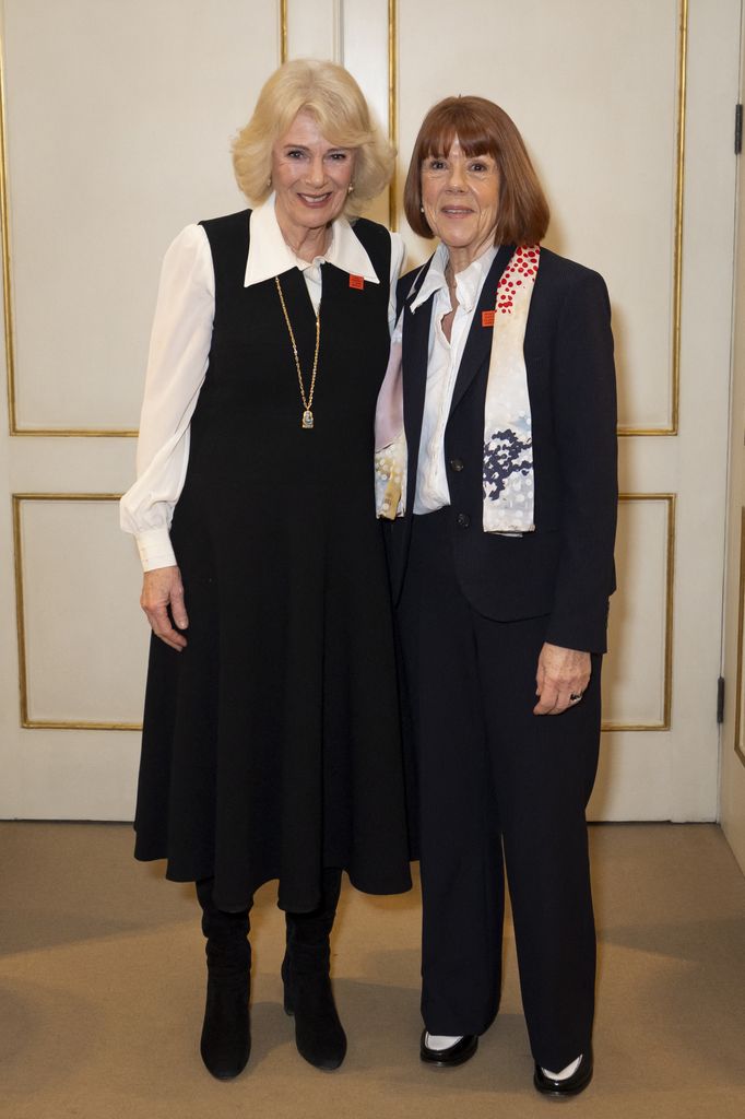 La reina Camilla junto a Gisele Pelicot 