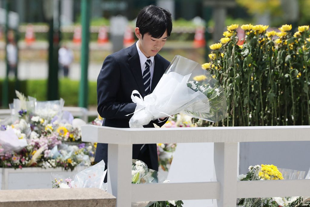 El príncipe Hisahito de Japón en su visita al Parque Conmemorativo a las víctimas de Hiroshima