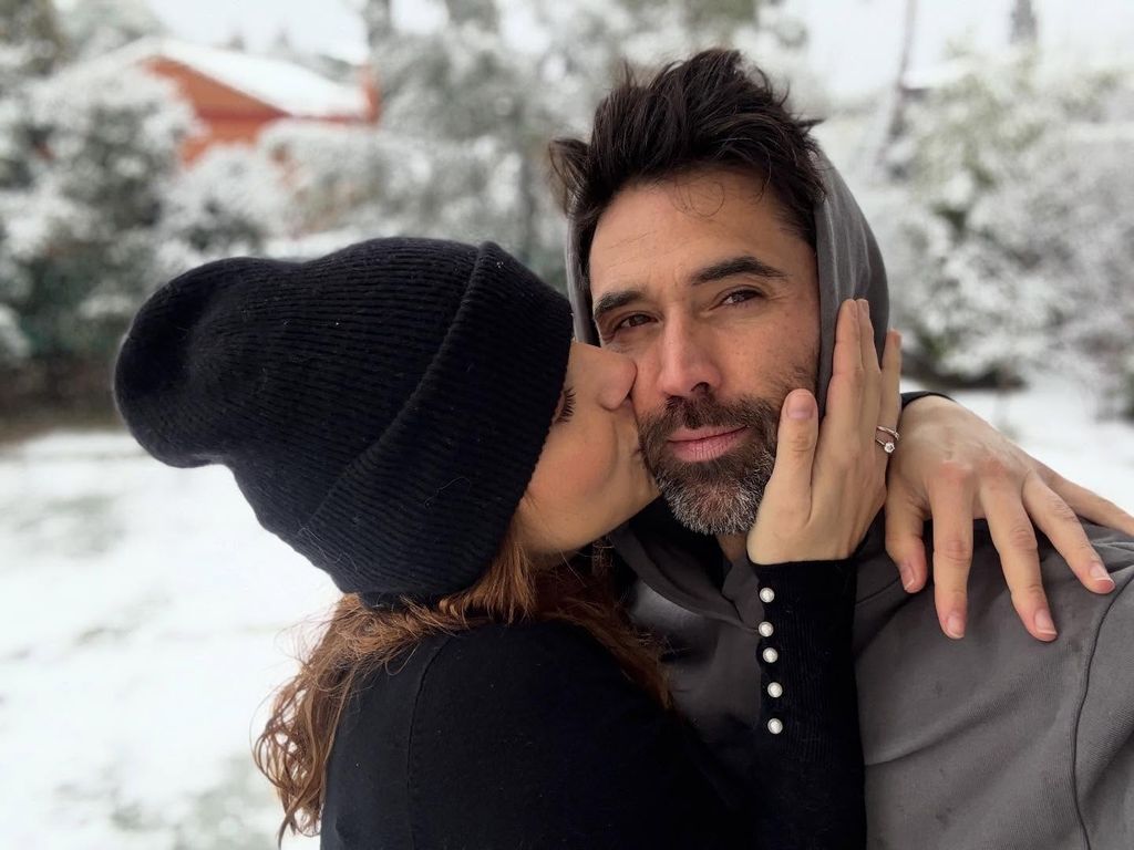 Michelle Renaud compartió románticos posados junto a Matías Novoa.