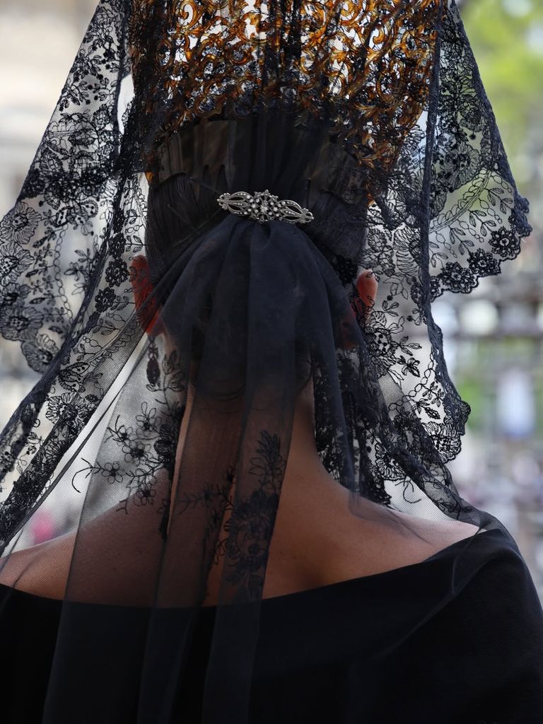 La influencer Rocío Osorno, con mantilla, en la Semana Santa de Sevilla.