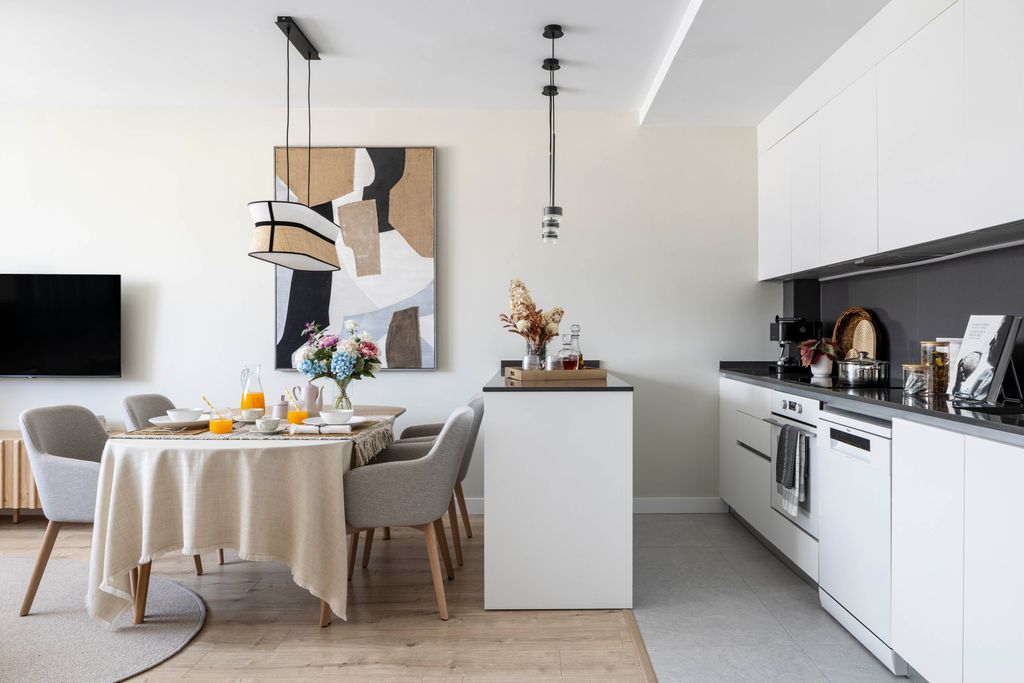 Cocina pequeña abierta al salón. 