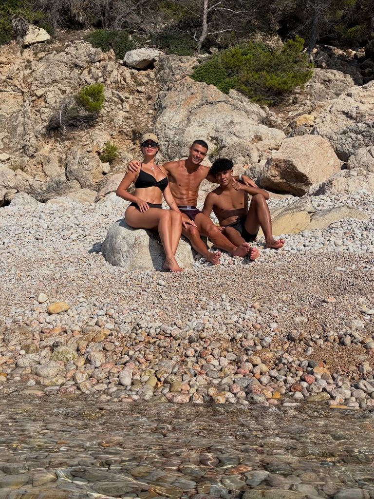 Cristiano Ronaldo junto a Geaorgina y Junior