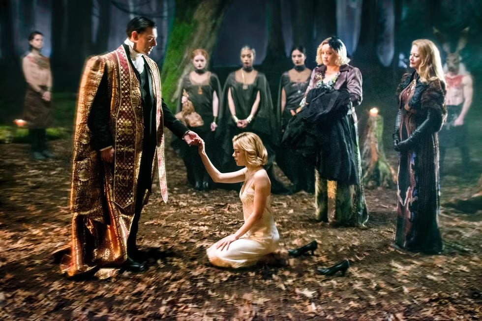 Sabrina es una joven mitad bruja, mitad humana, que debe aprender a controlar sus poderes