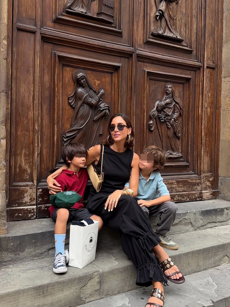 El asalto también ha afectado a sus hijos, Jacobo y Luis. Rocío ha contado que los pequeños llevan días llorando y que la familia apenas consigue dormir "un par de horas seguidas"