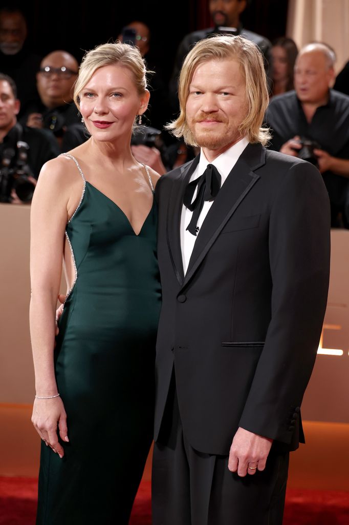Kirsten Dunst y Jesse Plemons