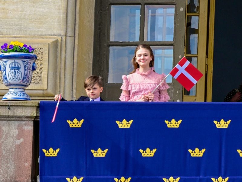 Tres generaciones de 'royals' se visten de rosa: los looks de Silvia, Victoria y Estelle de Suecia