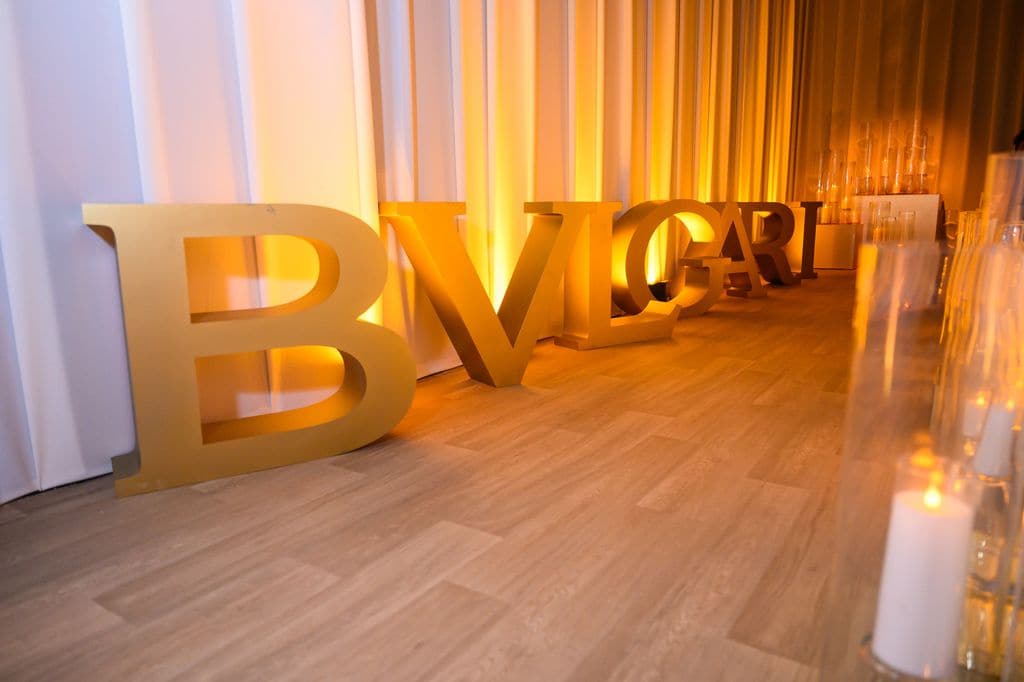 Nadia Ferreira deslumbra en la reapertura de la boutique Bvlgari en Puerto Rico